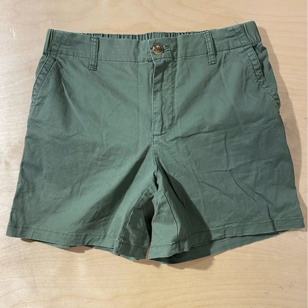 Old Navy Olive Chino Shorts Medium (OQ)
